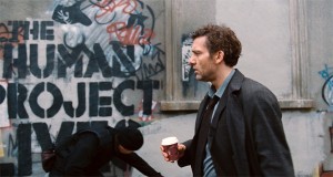 Fig 7: The Human Project, fortæller graffitien, er navnet på modstandsbevægelsen. Theo Faron har sit eget menneskelige projekt om at genfinde et formål og troen på mennesker.