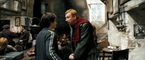 Fig. 5: Hr. Weasley henvender sig til Harry.