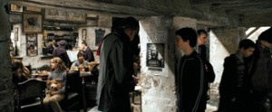 Fig. 8: Og går frem for at kigge på plakaten af Sirius Black.