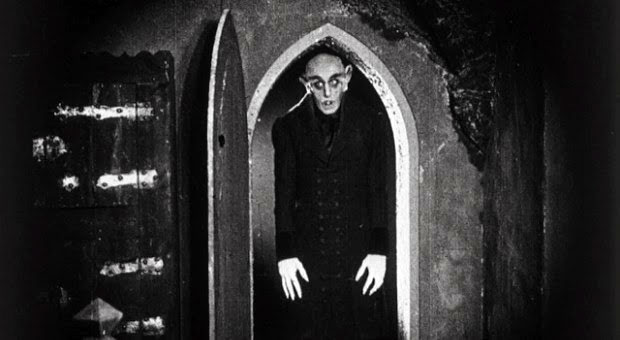 Fig. 1: Klip fra Murnaus Nosferatu (1922) dukker op i musikvideoen til Queen og David Bowies ”Under Pressure”.