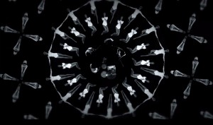 Fig. 3: I musikvideoen til Cloud Nothings’ ”Fall In” gøres der brug af en Busby Berkeley-lignende koreografi.