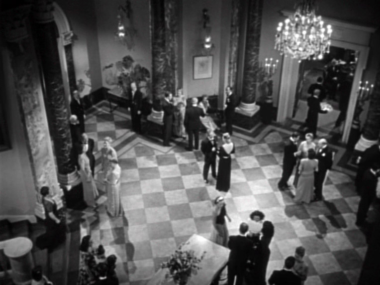 Fig. 7-8: The famous camera movement from ceiling to key.