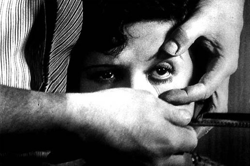 Fig. 7: En grusom men også central scene i Un chien andalou (1928).