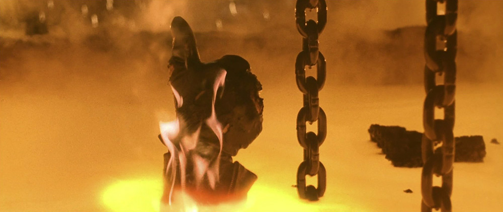 Fig. 10-11: Slutningen i David Finchers film Alien3 (1992) ligner en hyldest til James Camerons film Terminator 2 (1991), men Cameron var en af de mest fremtrædende kritikere af Finchers film.