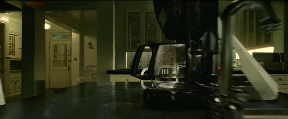 Fig. 5: I interviewet på ArtoftheTitle kan man se bevægelsen, som de kalder ’uninhibited camera scene’. Her er kameraet på vej gennem hanken på kaffekanden. Stueplan.