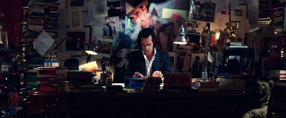 Fig. 6. Nick Cave arbejder ustandseligt i sit iscenesatte kontor, som bidrager betragteligt som inspiration.