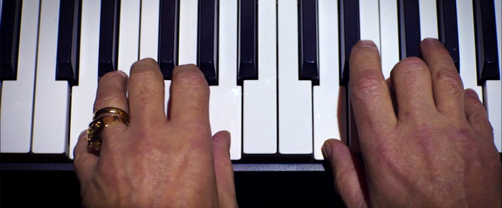 Fig. 8. Nick Caves fingre sætter musik på den verden, han konstruerede på sin skrivemaskine.