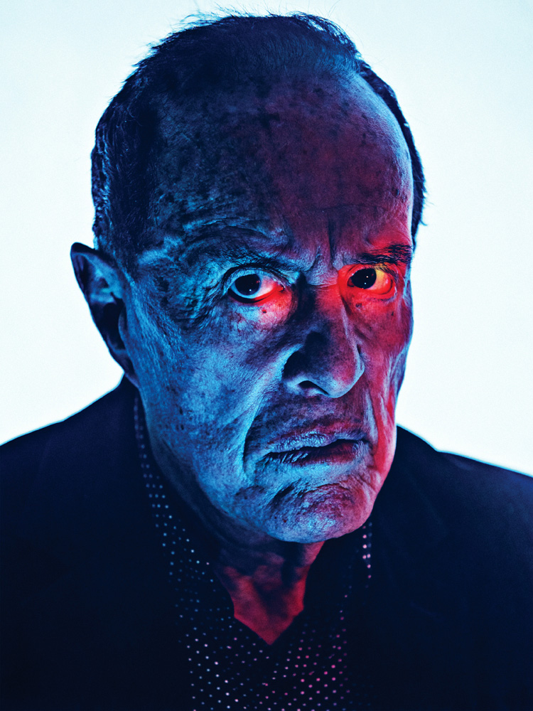 Fig. 1. Den 88-årige amerikanske kultfigur Kenneth Anger har gjort sig bemærket ved sine skelsættende eksperimentalfilm og gossipbøgerne Hollywood Babylon (1959) og Hollywood Babylon II (1984).
