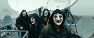 Fig. 4: CLAY: Clowns laughing at you! De leende klovne med deres Guy Fawkes-inspirerede masker er klar til at gå i aktion.