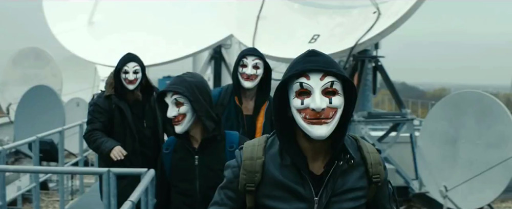 Fig. 4: CLAY: Clowns laughing at you! De leende klovne med deres Guy Fawkes-inspirerede masker er klar til at gå i aktion.