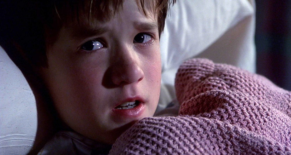 Fig. 6: M. Night Shyamalans The Sixth Sense (1999) er en såkaldt vildledende film, og her vil et forhåndskendskab til slutningen reelt spoile filmoplevelsen.