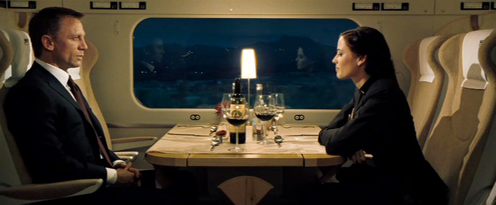 Fig. 6: Vesper tolker Bonds baggrund i Casino Royale.