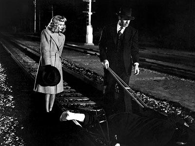 Fig.1: Både jernbaneskinnerne og ordene ”end of the line” bliver for filmens publikum påmindelser om skæbnens uafvendelighed for Neff og Phyllis, efter at de har dræbt hendes mand.