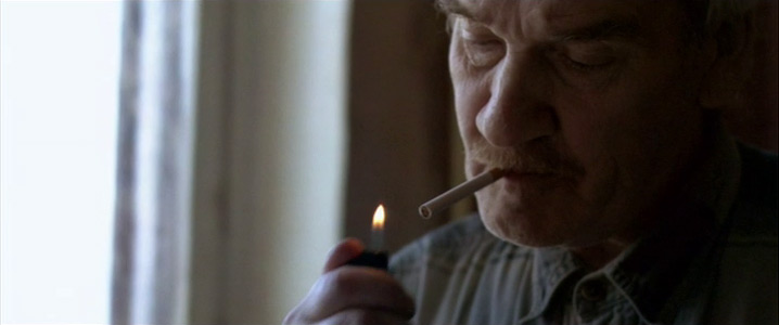 Figur 7: Det ”klassiske” dokumentarlag i The Man Who Saved the World og den ældre – virkelige – Stanislav Petrov.