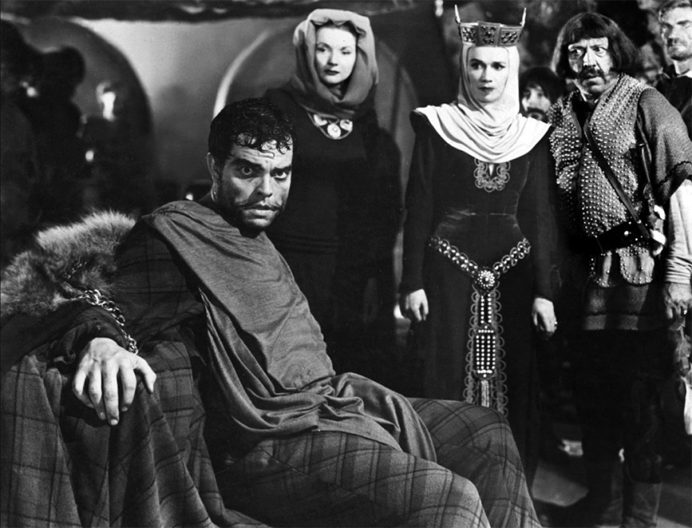 Figur 1: Welles som Macbeth, der ser Banquos spøgelse.
