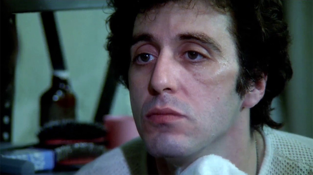 Fig. 9: Friedkin viser, at Burns har gennemgået en form for transformation i filmens slutning ved at lade ham stirre dybt ind i sit eget spejlbillede.