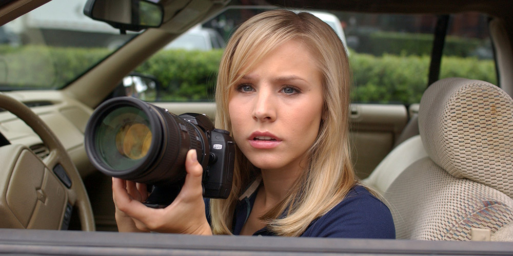 Fig. 8: iZombie is influenced by the female driven detective procedural format known from Veronica Mars (UPN/The CW 2004-2007).