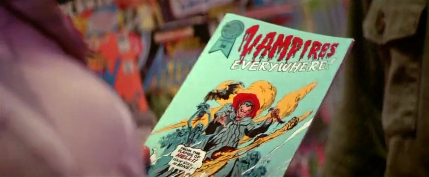 Fig. 16: Et lille varsel fra første del af The Lost Boys (1987), der inviterer tilskueren til at stille spørgsmålet: ”Gad vide om denne film mon vil indeholde vampyrer og andre horrorelementer?”
