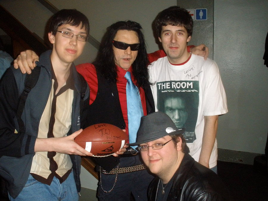 Fig. 7: Tommy Wiseau og fans.
