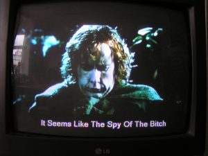 Fig. 9: Hobbitterne anklages i denne scene for at være orkspioner – eller med andre ord ”the spy of the bitch”.