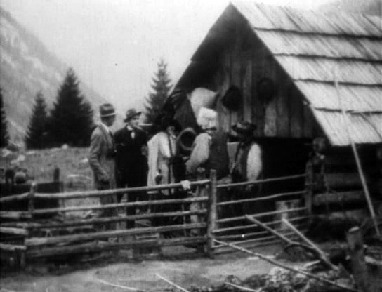 Fig. 1: Jánošík (dir. Jaroslav Siakeľ, 1921). The frame story of the 1921 version of Jánošík takes great care to locate the bandit’s myth in the past, while the modern (Czecho)Slovaks are depicted in contemporary 1920s clothing, outside of the old shepherd who retells the myth.