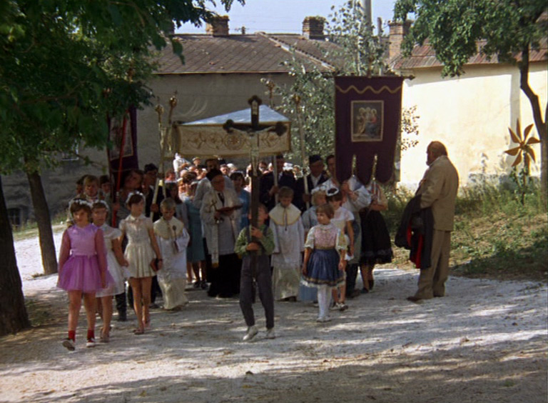 Fig. 14: Celebration in the Botanical Garden (dir. Elo Havetta, 1969). Havetta combined Slovakia’s indigenous Catholicism with mystic and magical elements.
